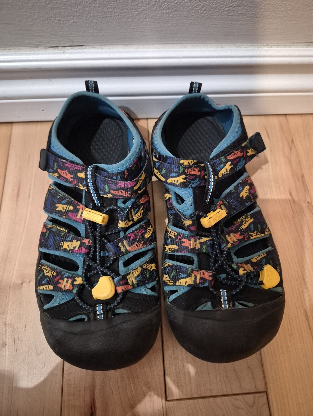 Keen kids size 5 sandals - Picture 3 of 5